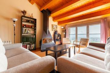 Gîte pour 14 personnes, avec vue et terrasse, animaux acceptés à Puigcerdà