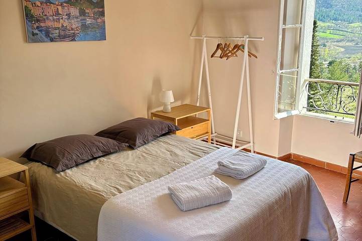 Location de vacances pour 5 personnes, avec piscine et jardin à Bevons - 4