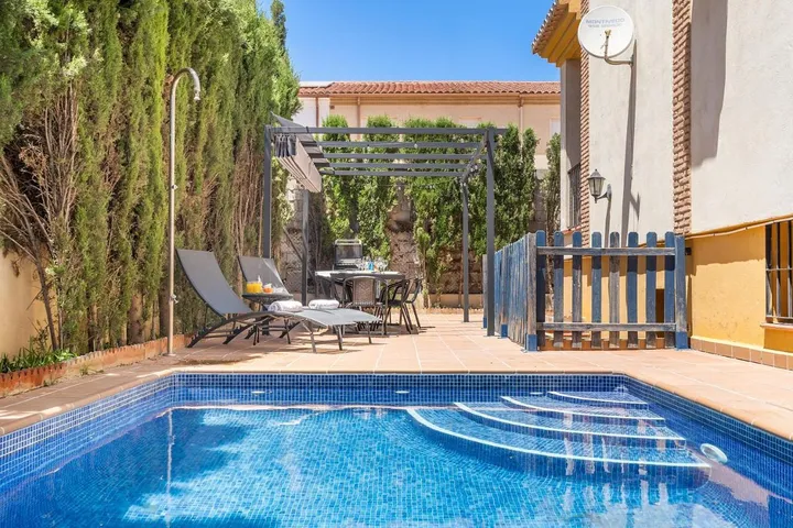 Ferienhaus für 14 Personen, mit Ausblick und Garten sowie Pool, mit Haustier - 1