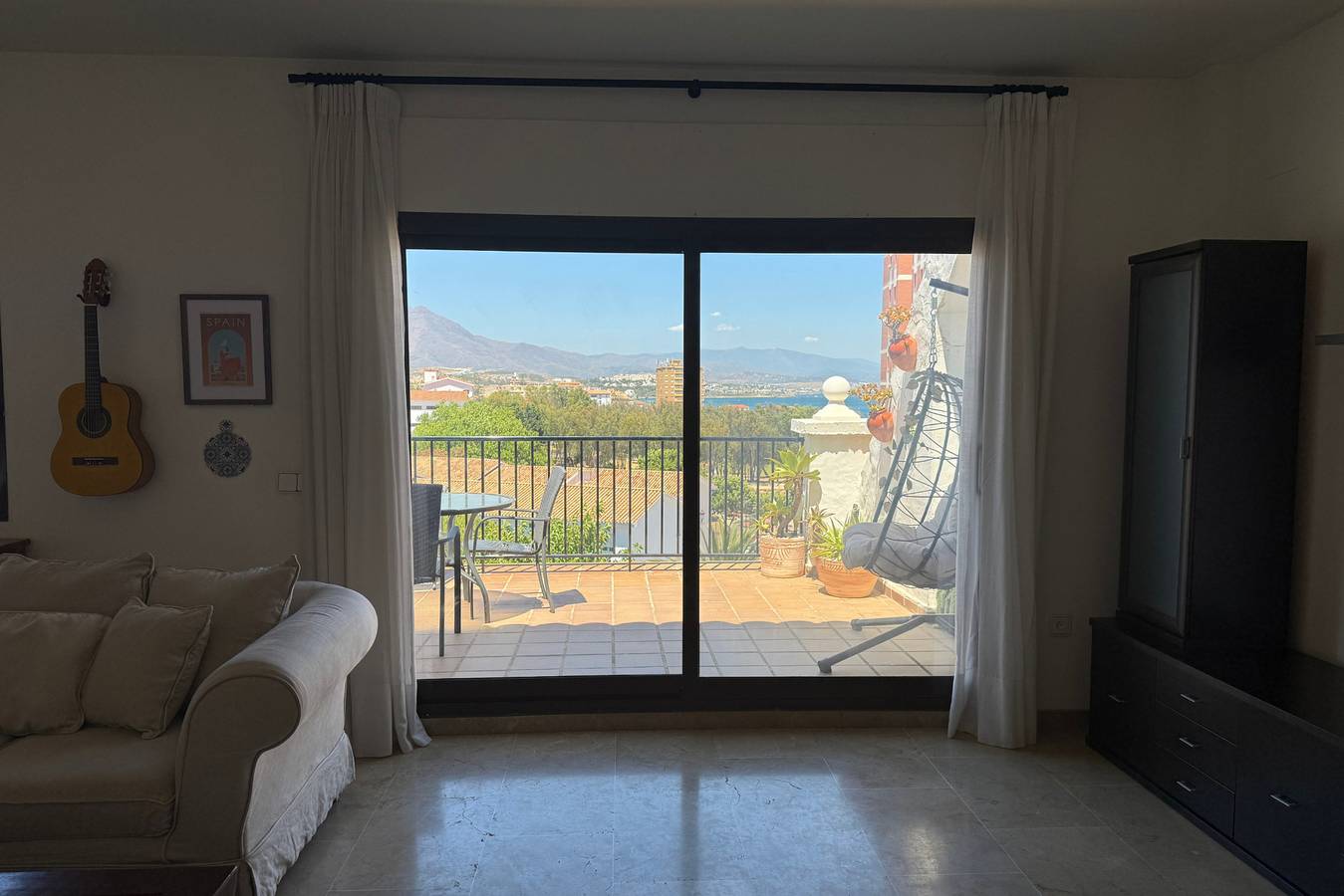 Ganze Wohnung, Ferienwohnung für 4 Personen mit Terrasse in Puerto de la Duquesa, Manilva