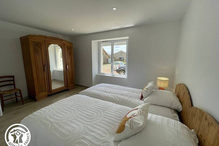 Charming cottage in Vendée with spa and sauna in La Roche-sur-Yon, Loire Valley