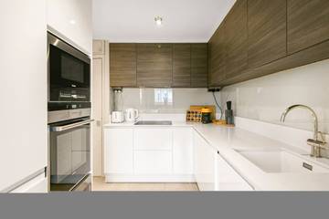 Vacation Rental for 4 Guests in London, South East England, Picture 4