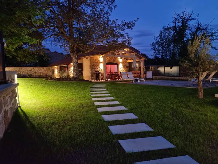 Gîte pour 6 personnes, avec jardin et piscine ainsi que jacuzzi et terrasse dans Parc Naturel Régional du Pilat - 4