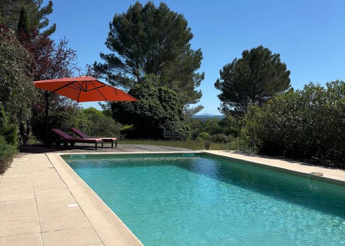 Location de vacances pour 8 personnes, avec terrasse et jardin, animaux acceptés à Cotignac