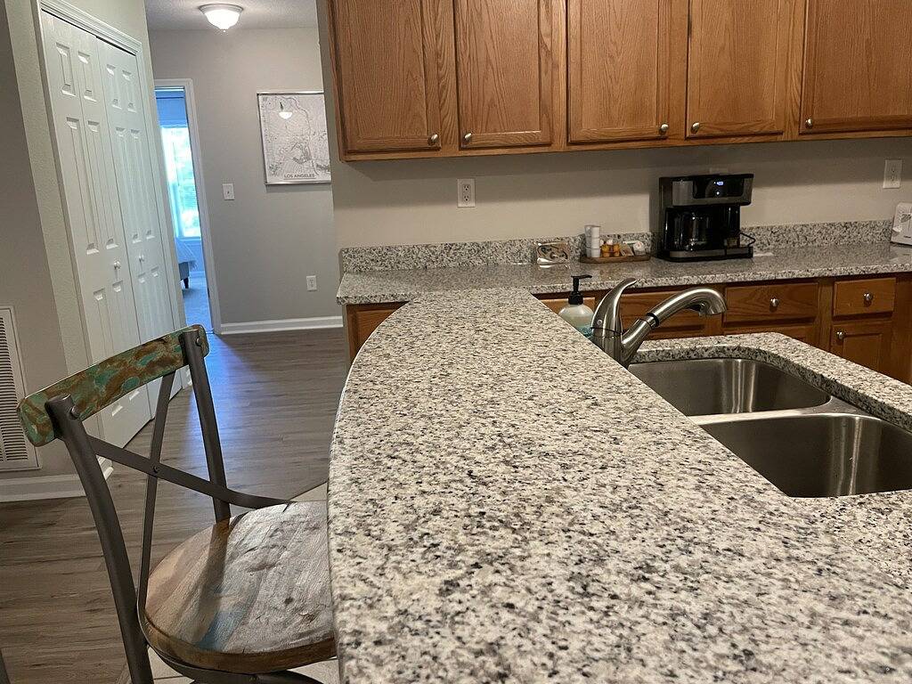 Entire apartment, First Class Lvng - 2Br, 2Ba, cool/cozy in Chesapeake, Virginia