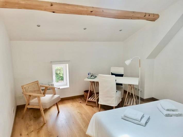 Location de vacances pour 2 personnes, avec jardin ainsi que piscine et vue dans Sauveterre-Saint-Denis - 4