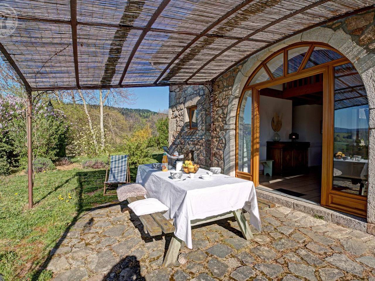 Encantadora casa para 10, naturaleza y confort con mascotas permitidas in Les Salles, Montbrison
