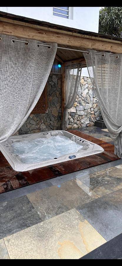 Hôtel pour 3 personnes, avec jacuzzi dans Piton de la Fournaise - 2