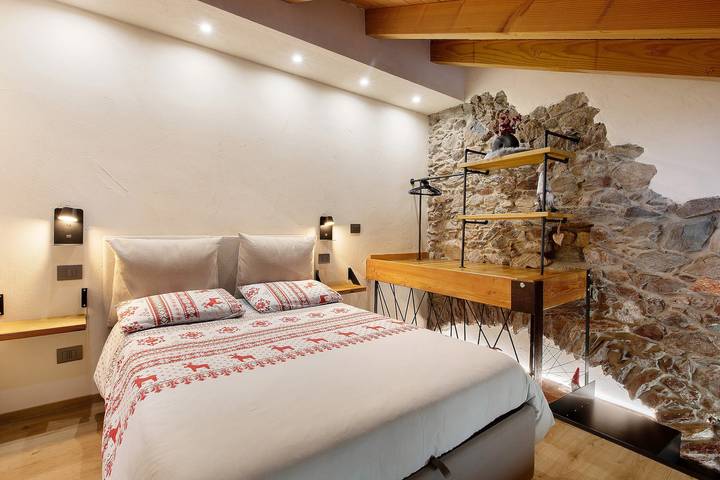 Chez Margot et Sophie – Charm, Stonework and Alpine Views in Champagnod, Torgnon Kommune