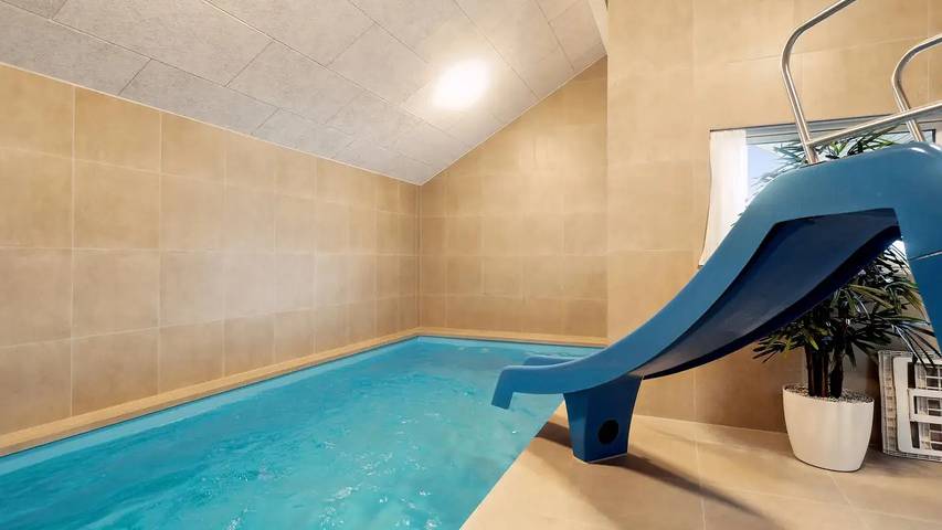 Ferienhaus für 18 Personen, mit Pool und Garten sowie Sauna
