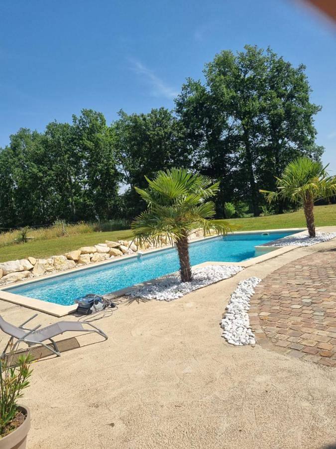 Location de vacances pour 12 personnes, avec vue ainsi que terrasse et piscine à Herry - 2