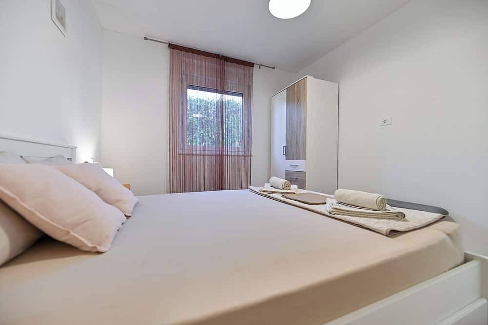 Holiday home Aprilis with pool,outdoor sauna and jacuzzi in Galovac, Zadar