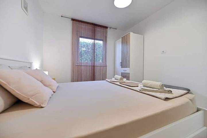 Holiday home Aprilis with pool,outdoor sauna and jacuzzi in Galovac, Zadar