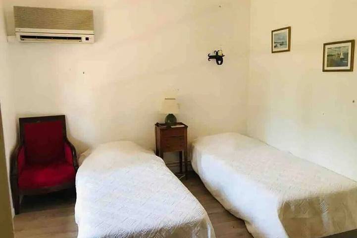 Family home with large pool in Provence in Saint-Mitre-les-Remparts, Mediterranean Coast (France)