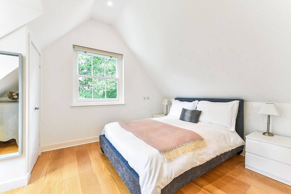 The Garden House - a contemporary house on the edge of Petworth, South Downs in Petworth, South Downs