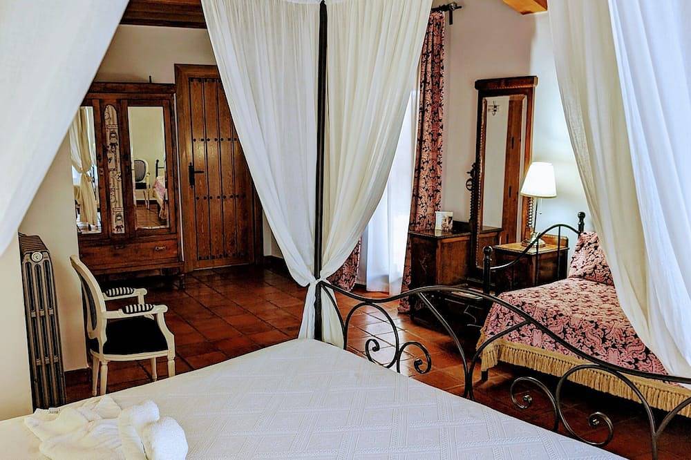 Self catering El Descanso del Peregrino for 14 people in Guadalupe (Spain), Cáceres Region