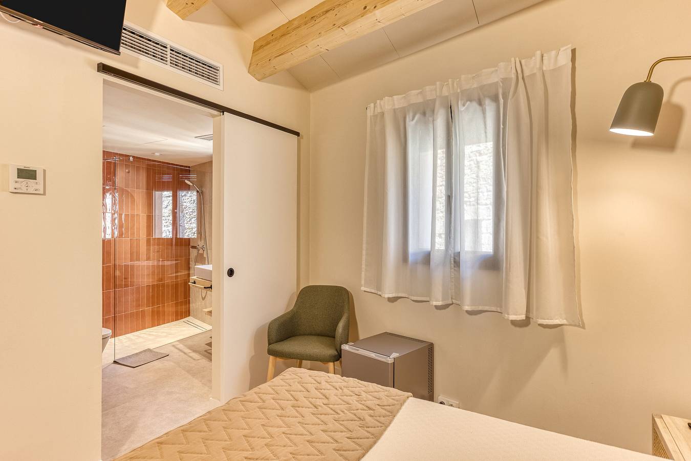 Bed and Breakfast 'Montgrí Habitació' con Wi-Fi y Aire Acondicionado in Forallac, Costa Brava