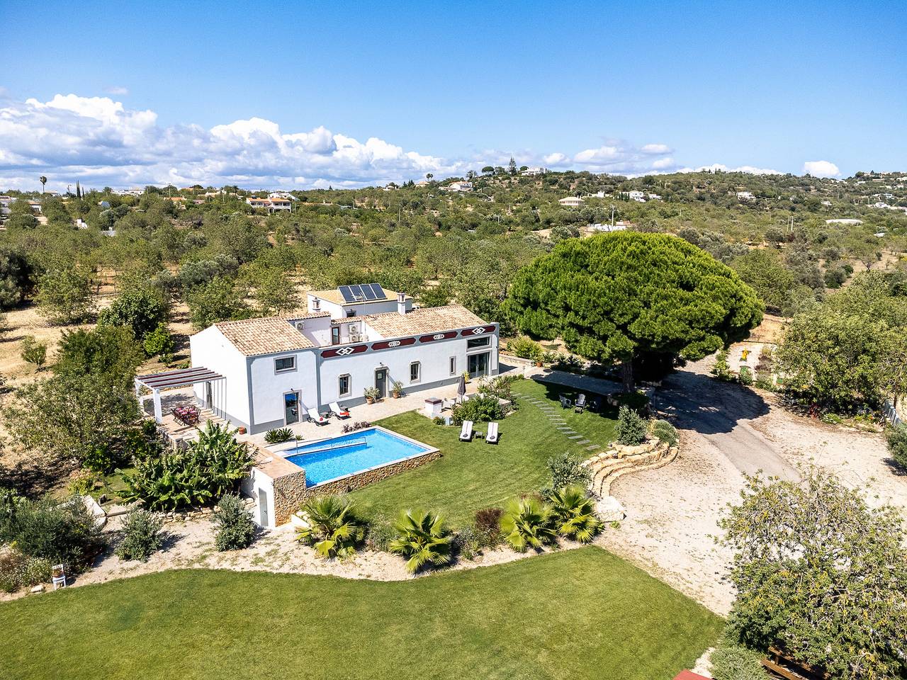 Charmosa "Villa Rodrigues" com ar condicionado, Wi-Fi, piscina e jardim in Boliqueime, Sul De Portugal