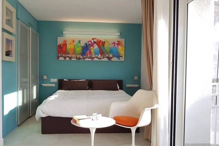 Entire apartment, New: Beautiful 2-room apartment, village center, beach 50 m away in Sitges, Garraf