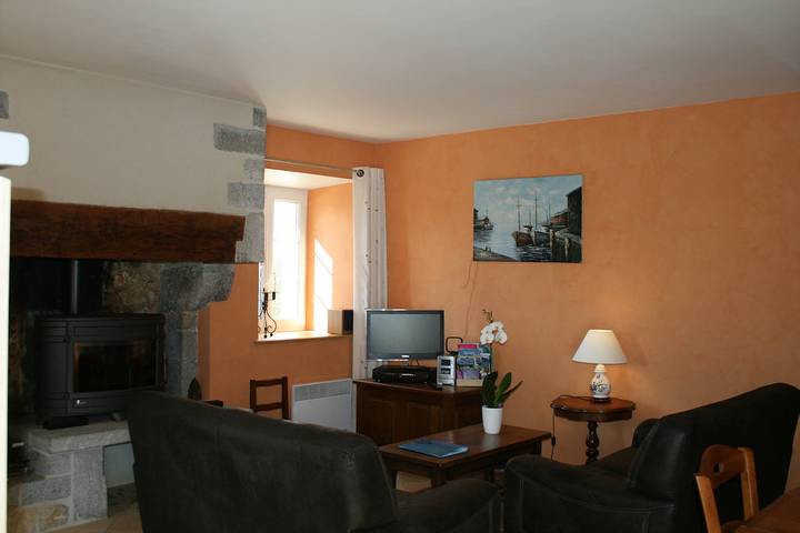 Gîte pour 3 personnes, avec jardin et terrasse, animaux acceptés dans Orval-sur-Sienne - 2