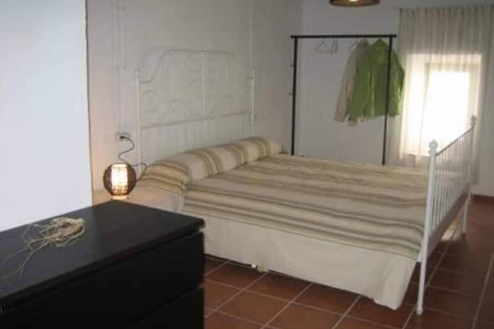 Casa típica andaluza en pueblo en los montes de Málaga, a 15 km de la playa in Almáchar, Provincia de Málaga