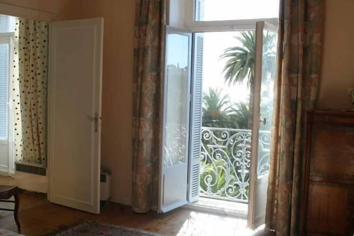 Apartamento entero, Antiguo palacio clasificado como monumento histórico, ubicado en un parque arbolado privado in Menton, Costa mediterránea (Francia)