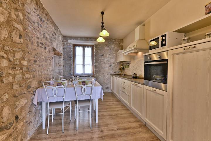 Ferienwohnung für 6 Personen, mit Whirlpool und Terrasse sowie Garten und Seeblick in Tignale - 2