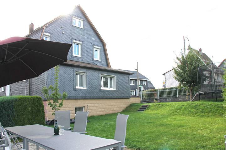 Ferienhaus für 10 Personen, mit Garten und Sauna sowie Ausblick, kinderfreundlich - 1