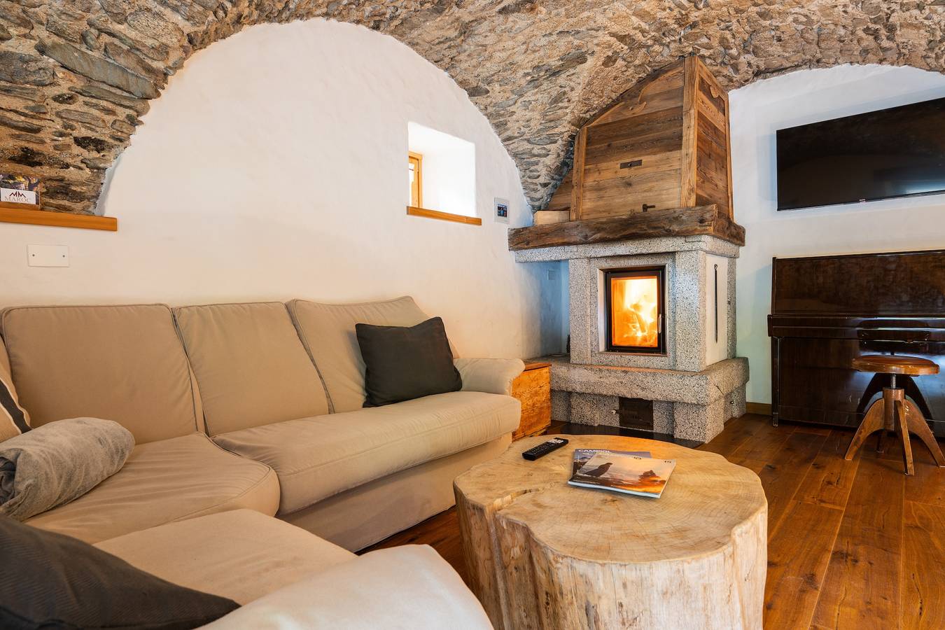 Chalet 'Maroc Mountain' con vista sulle montagne, terrazza privata e Wi-Fi in Carisolo, Alpi dell'Adamello e della Presanella