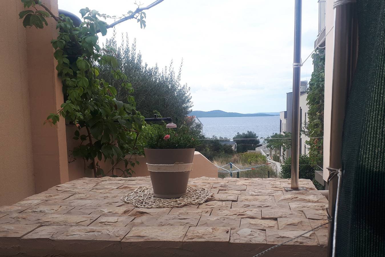 Ganze Wohnung, Studio Appartement mit Terrasse und Meerblick Kozino, Zadar As-5893-a in Strand Kožino, Zadar (Kommun)