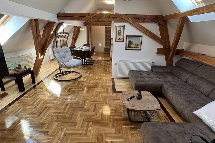 La Luna ⭐⭐⭐⭐⭐ Rustic Deluxe Apartment with Pool & Jacuzzi Bikes and Parking in Našice, Osijek-Baranja