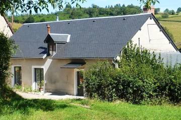 Gîte pour 4 personnes, avec sauna ainsi que jacuzzi et jardin, animaux acceptés à Saint-Léger-sous-Beuvray