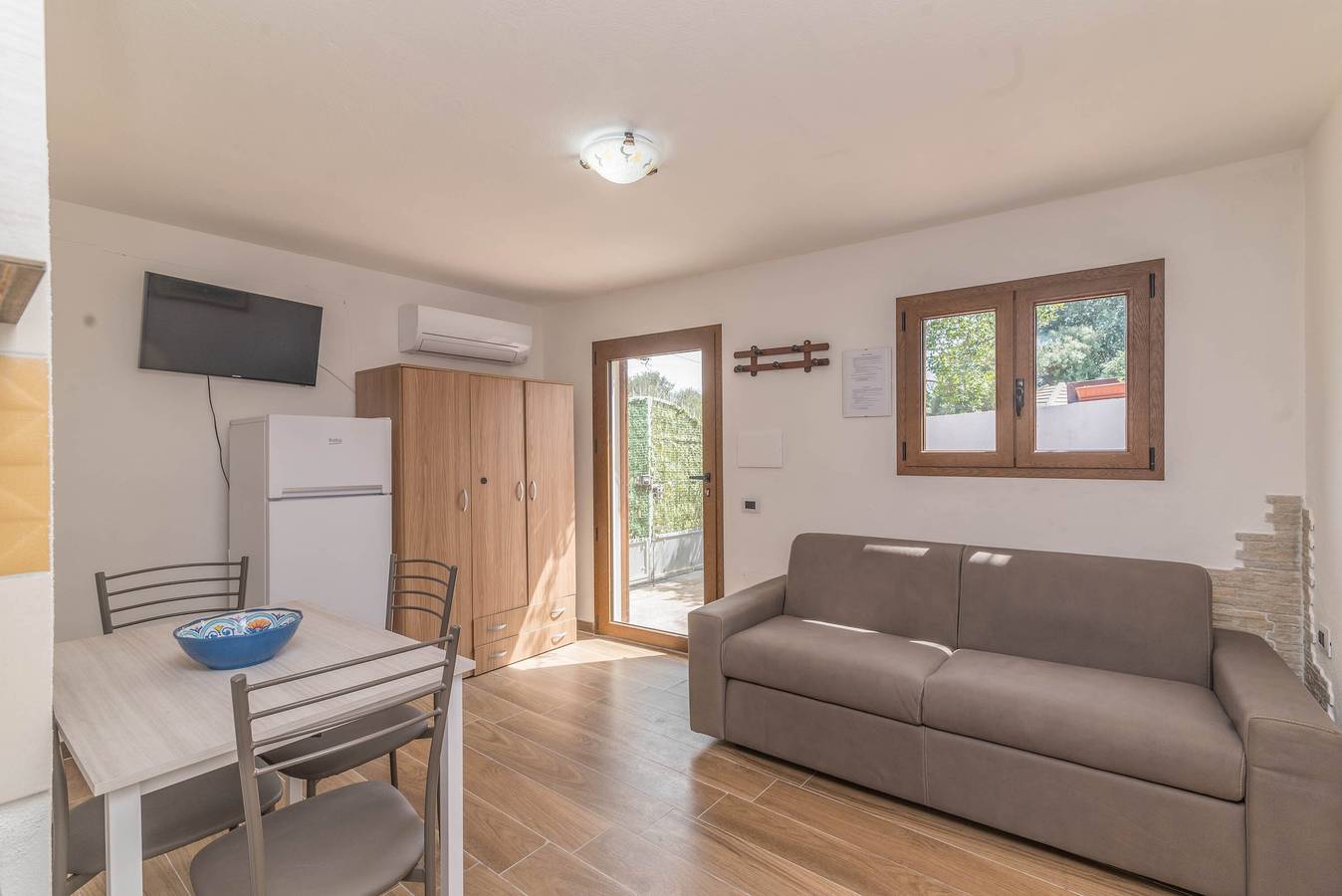 Studio entier, Studio « Monolocale avec terrasse partagée et climatisation » in Parco Nazionale dell'Arcipelago di La Maddalena, La Maddalena