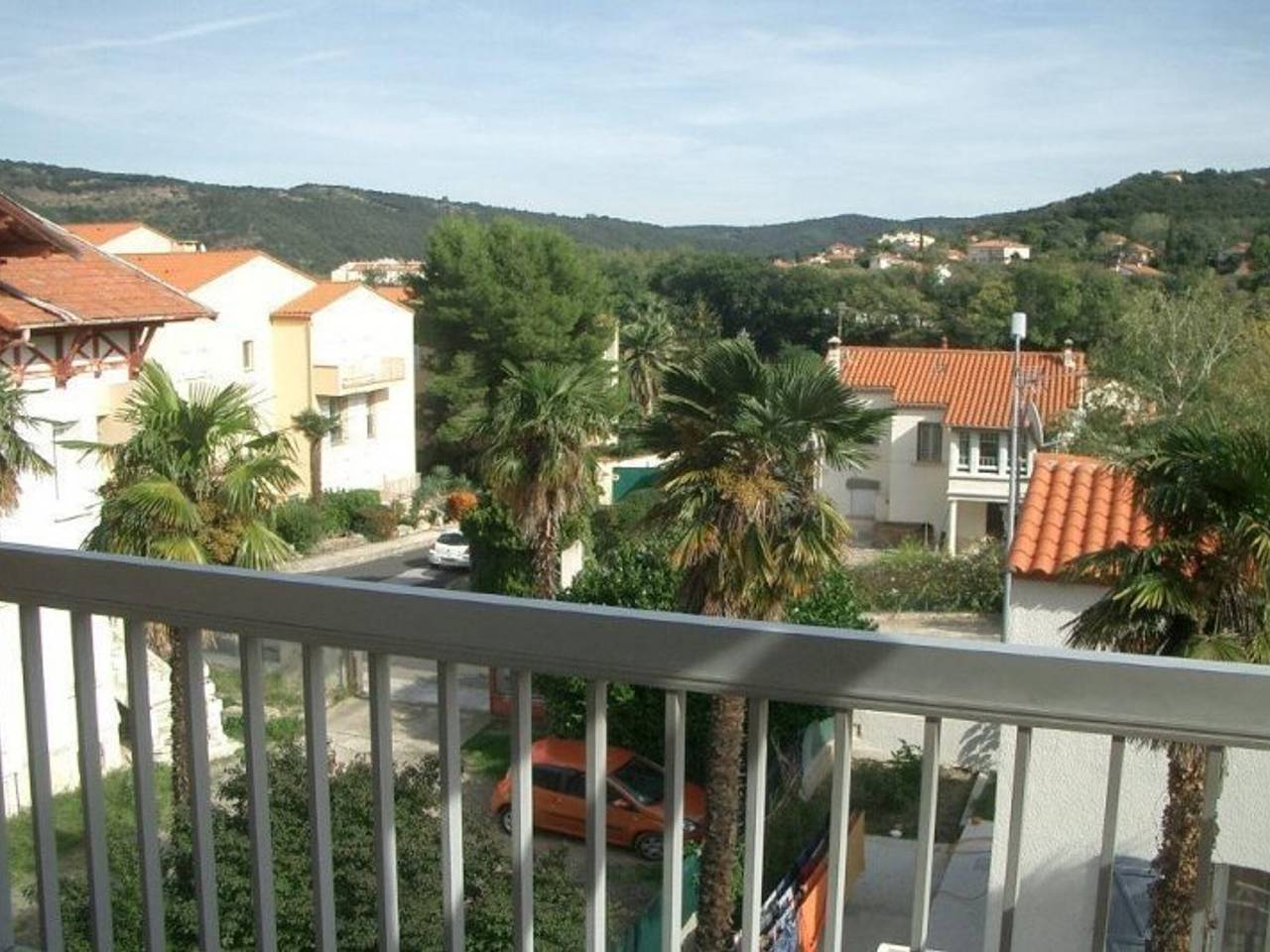 Entire apartment, Cozy F2 Apartment with Balcony & Garage, Near Thermes, Amélie-les-Bains, 2 Sleeps in Amélie-les-Bains-Palalda, Céret region