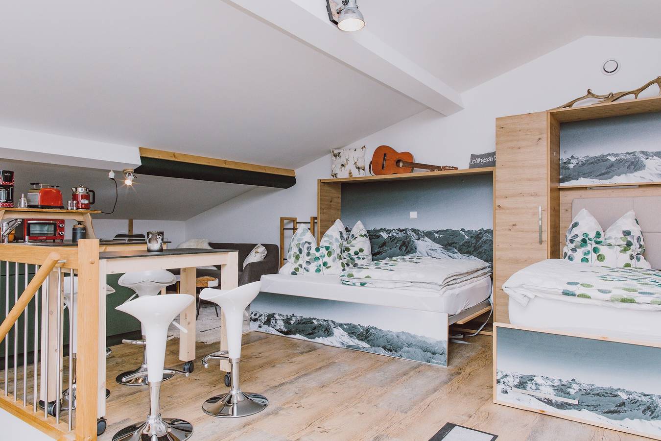 Ganze Wohnung, Ferienwohnung 'Loft - Guggi's Emporeon Allgäu' mit Bergblick, Terrasse, Spielplatz und Klimaanlage in Germaringen, Bayerisch Schwaben
