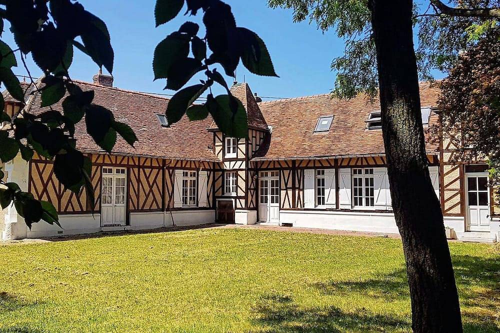 Belle Demeure Picarde Avec son Parc de 5000m2 in Oise