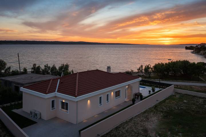 Villa für 8 Personen, mit Terrasse und Garten in Zadar