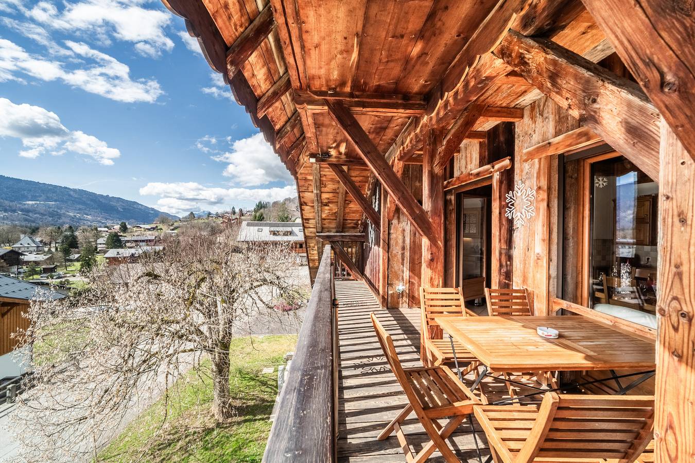 Appartement entier, La Ferme de Sous-Lachat - L'Etoile Des Neiges, avec vue sur les montagnes, terrasse privée et Wi-Fi in Samoëns, Région De Bonneville