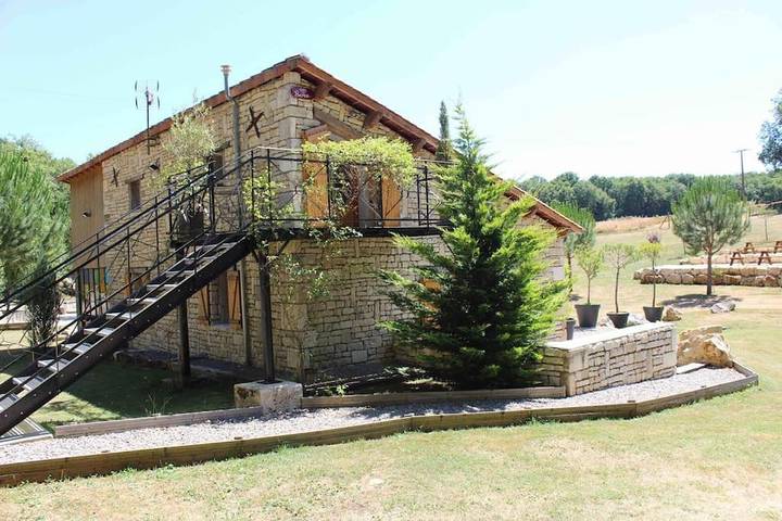 Appartement de vacances pour 2 personnes, avec balcon ainsi que jardin et vue