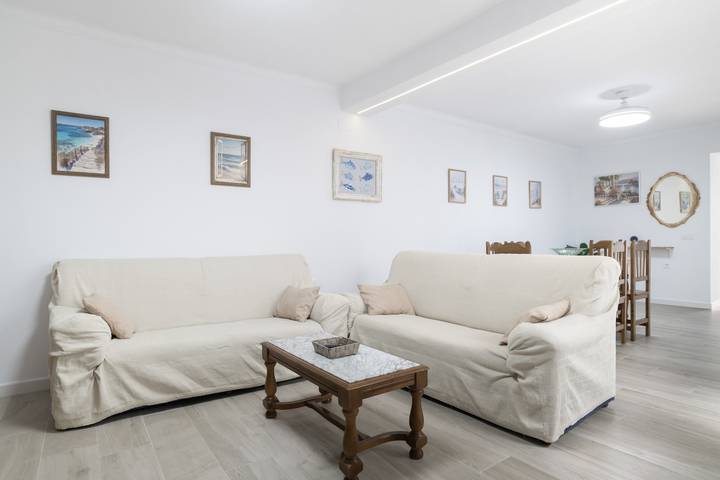 Entire apartment, Spacious Central House in Conil, Up to 11 Guests, 4 Bedrooms in Conil de la Frontera, Costa de la Luz