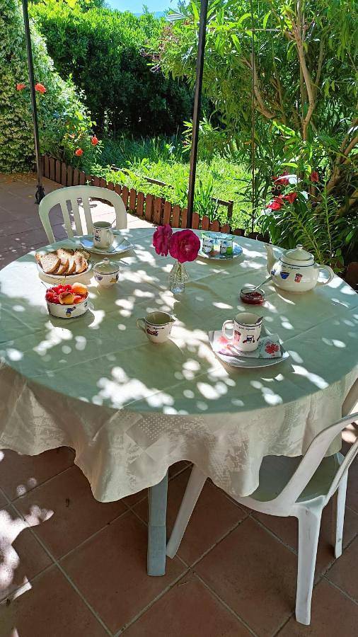 Chambre d’hôte pour 2 personnes, avec jardin ainsi que terrasse et piscine à Cadolive