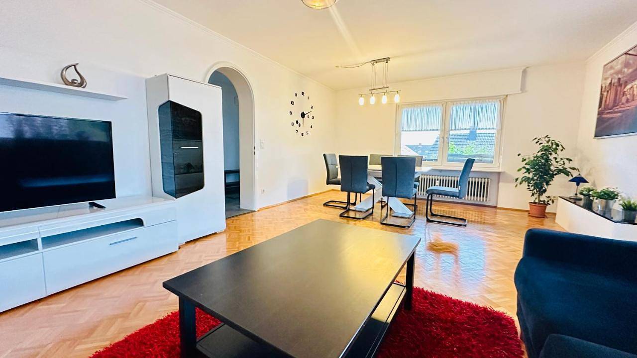 Ganze Wohnung, Three-Bedroom Apartment with Balcony in Wörth am Rhein, Rheinebene