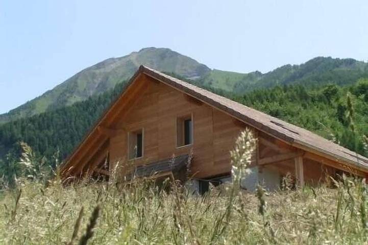 Gîte pour 8 personnes, avec jardin et balcon à Saint-Léger-les-Mélèzes