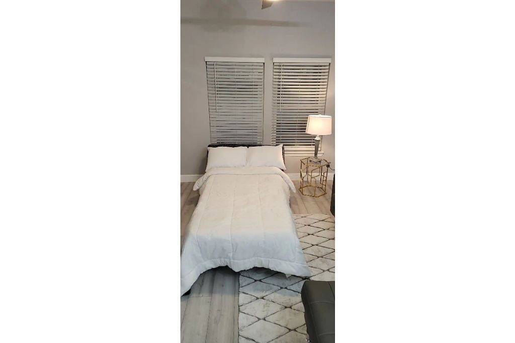 Modern Chic center Tampa. Less than 15 minutes to local attractions and stadium. in Tampa, Tampa Bay