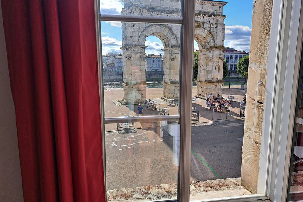 Entire apartment, Panoramic view accommodation in Saintes, Saintes region