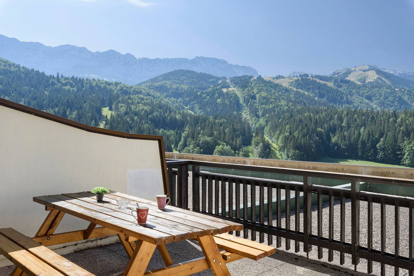 Ganze Wohnung, Großzügiges Studio mit Bergblick, Terrasse & direktem Pistenzugang in Villard de Lans in Villard-de-Lans, Parc naturel régional du Vercors