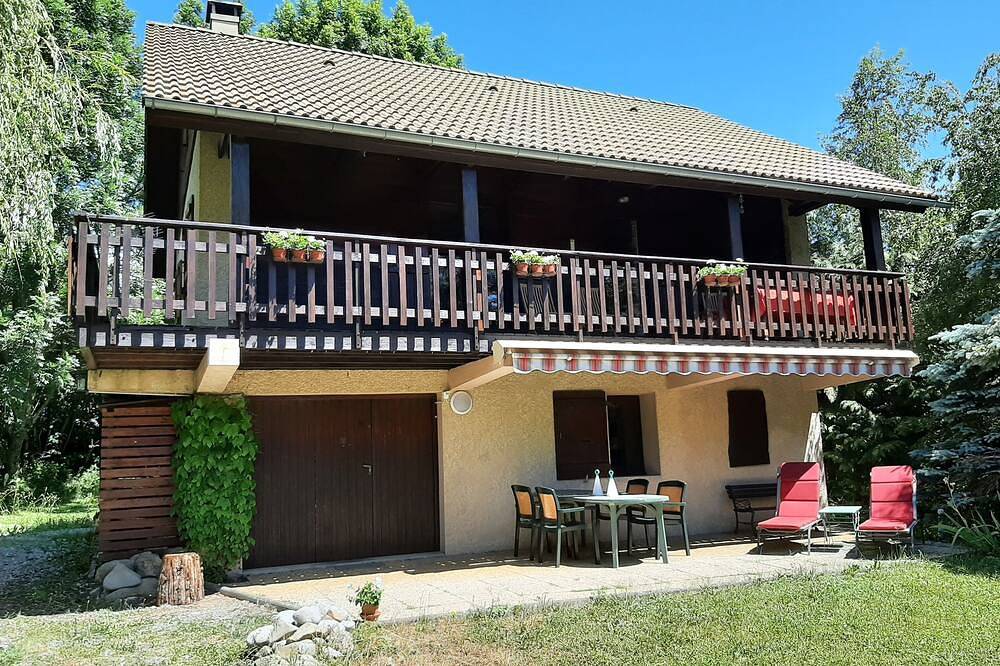 Chalet Traditionnel Chaleureux,Neige/ Soleil Hautes Alpes,Tout Confort in Chabottes, Parc national des Écrins