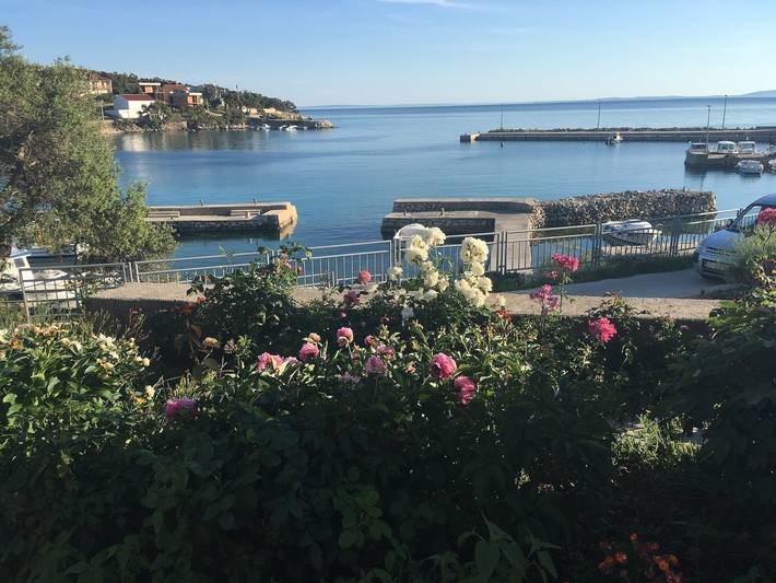 Smještaj za odmor za 2 osoba, s Terasa u Jakišnica (Kvarnerski zaljev)