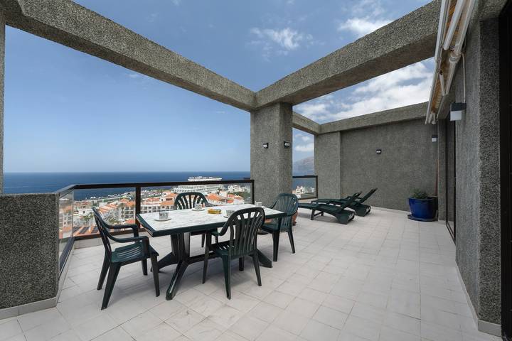 Appartement entier, Vacances 'Al Mar Los Gigantes' avec terrasse privée, balcon et Wi-Fi in Puerto Santiago, Santiago del Teide