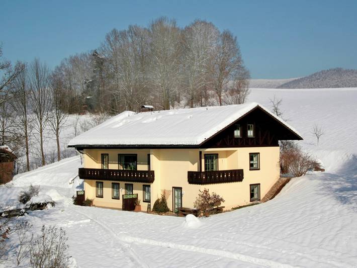 Ferienhaus für 2 Personen, mit Terrasse und Garten in Drachselsried